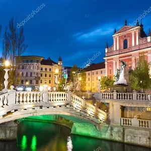 Station Between Dragon And Triple Bridges Apartman Ljubljana
